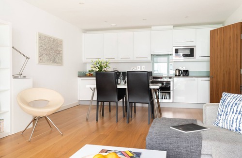 Warwick Apartment | Fabulous 3 Bed 2 Bath Westminster near Victoria Station, central London