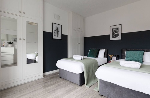 West Putney House | Fast WiFi, free parking, London getaway