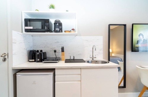 Childs Hill Apartment | Garden Deluxe Studio