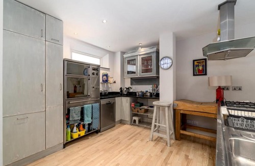 Chelsea House | GuestReady - Glamorous essence in Chelsea
