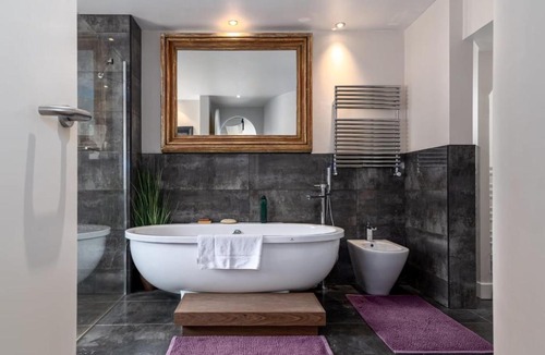 Chelsea House | GuestReady - Glamorous essence in Chelsea