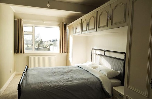 London Borough of Bromley House | Large 3 Bedroom House with free on site parking