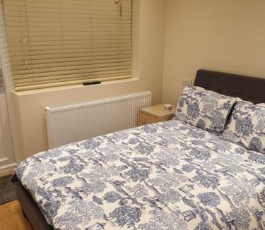 Valentines Apartment | London Luxury Apartments 5 min walk from Ilford Station, with FREE PARKING FREE WIFI