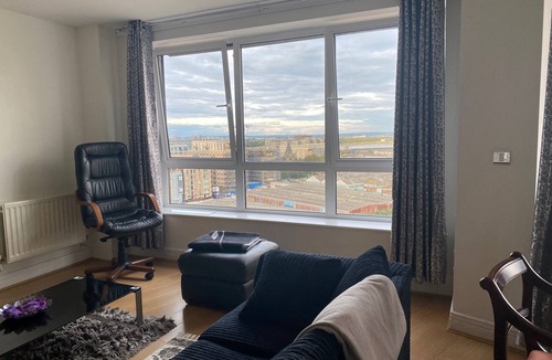 Royal Docks Apartment | London Riverside Apartment-2 Bed-freep-balcony