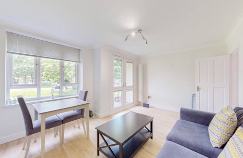 Putney Apartment | Lovely 2 Bed with Balcony near East Putney Station