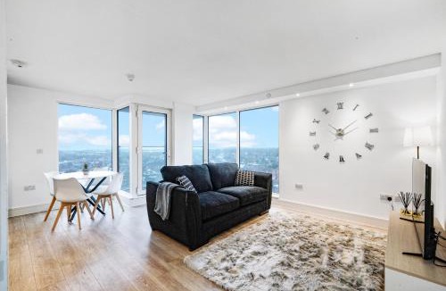 Edgware Apartment | Luxury Apartment With Stunning Views on 10th floor