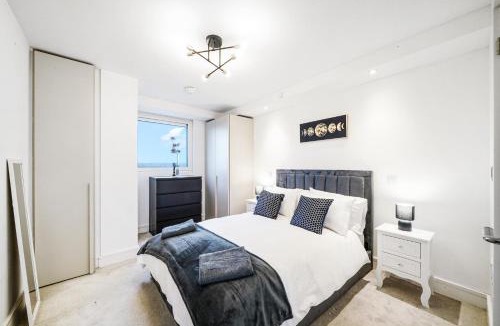 Edgware Apartment | Luxury Apartment With Stunning Views on 10th floor