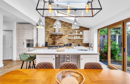 Merton House | Luxury Family Home with Parking