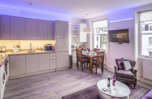 Warwick Apartment | Luxury one-bedroom apartment in Central London (sleeps up to 4)