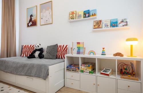 Friedrichshain Apartment | oompH Berlin 3BR Apt with Light Tones and Artwork