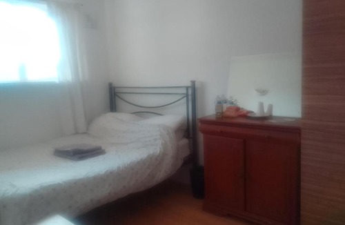 Lea Bridge House | Private rooms/Self catering with free parking