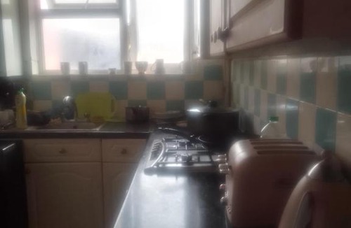 Lea Bridge House | Private rooms/Self catering with free parking
