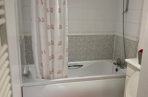Stratford House | Room in Stratford with private bathroom and parking