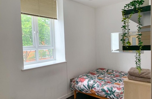 Stratford House | Room in Stratford with private bathroom and parking