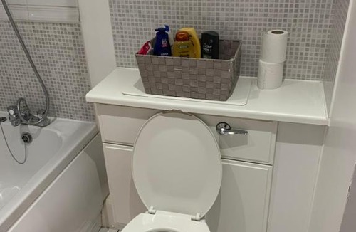 Stratford House | Room in Stratford with private bathroom and parking
