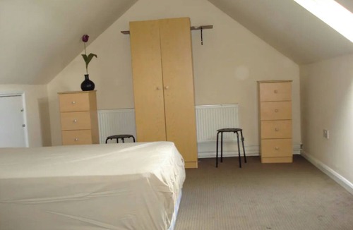 Leyton Bed & Breakfast | Smart King Size Double Room For 4 Guests