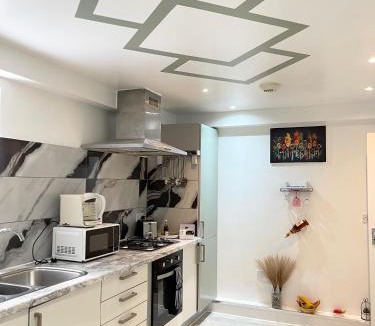 Alibon Apartment | Stanton - Impeccable and stylish 2 bedroom