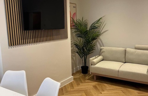 Elephant and Castle Apartment | Stylish London Bridge Apartment with Shard Views
