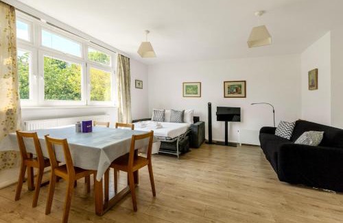 East Putney Apartment | Sun-lit Studio, 7 mins to tube &train, Putney