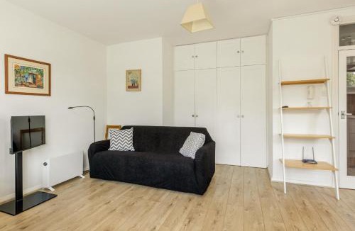 East Putney Apartment | Sun-lit Studio, 7 mins to tube &train, Putney