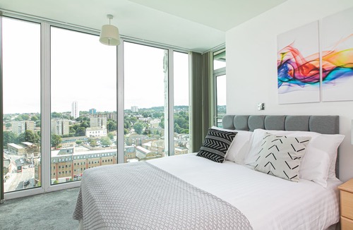 Woolwich House | Three Bedroom Penthouse with Three Bathrooms Near London's O2 Arena