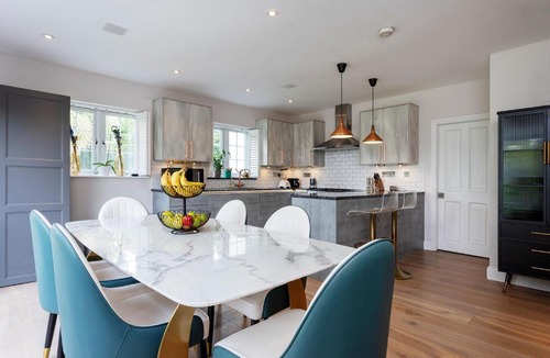 North Acton House | Veeve - Luxe Hideaway
