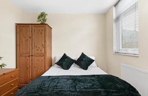 Harrow Road House | Westway Hububb Stay