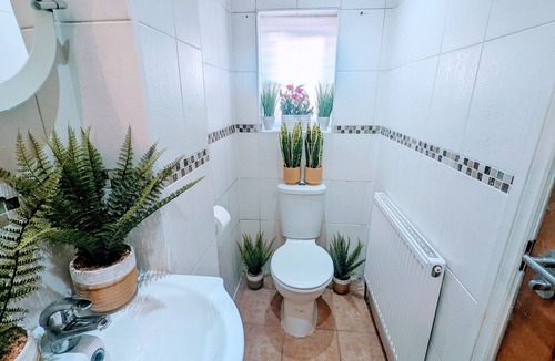 Harringay House | Wonderful 6 king bed 2.5 bath Victorian home with character in central London
