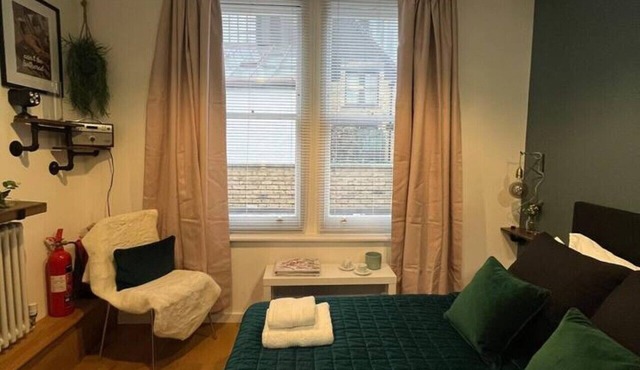 Rain Shower | Chic En-Suite | Fast WiFi + Smart TV