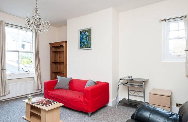 Bright and Spacious 3BR Flat in West Hampstead