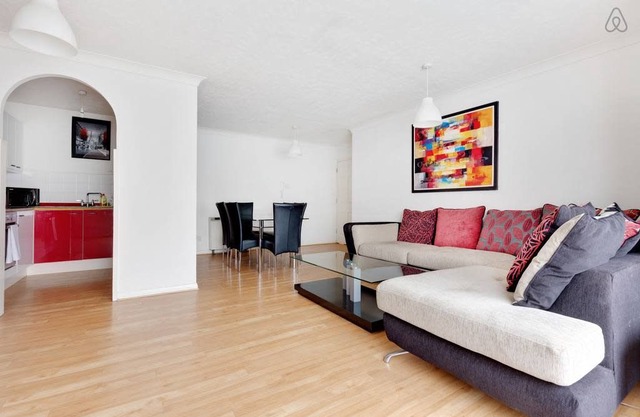 Bright Spacious 2 bed, Peckham, 9 min to station