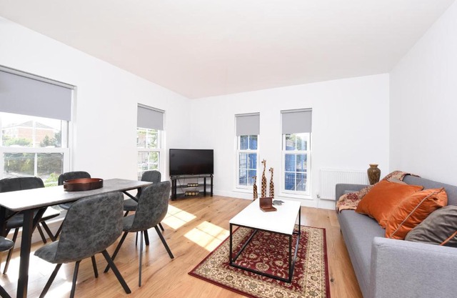 Charming Two Bed Balcony Apartment at Chelsea London