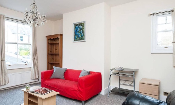 Fortune Green Apartment | Bright and Spacious 3BR Flat in West Hampstead