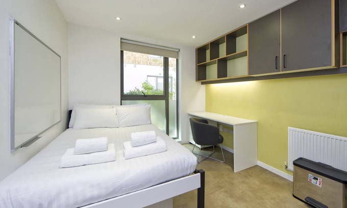 Ravenscourt Park Apartment | Comfort in Hammersmith Student Studio
