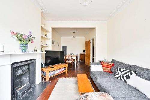 Hammersmith Apartment | GuestReady - Charming family retreat in London