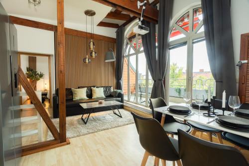 Tempelhof Apartment | Helle & gemütliche Dachwohnung mit Terasse