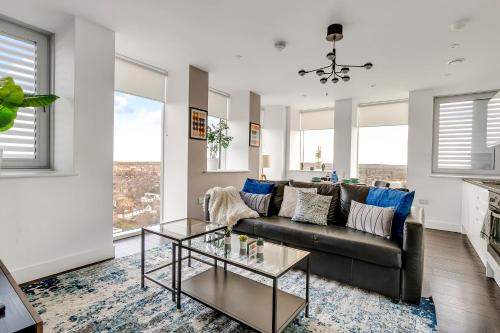 Merton Apartment | Last-Minute Escape l Sleeps Up to 6 l Stylish City Views Near Station by Capital Retreat Short lets & Serviced Accommodations