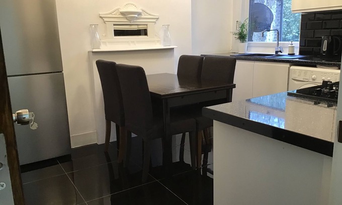Woolwich Apartment | RESIDENTIAL QUARTERS, GENERAL GORDON SQUARE, Stunning