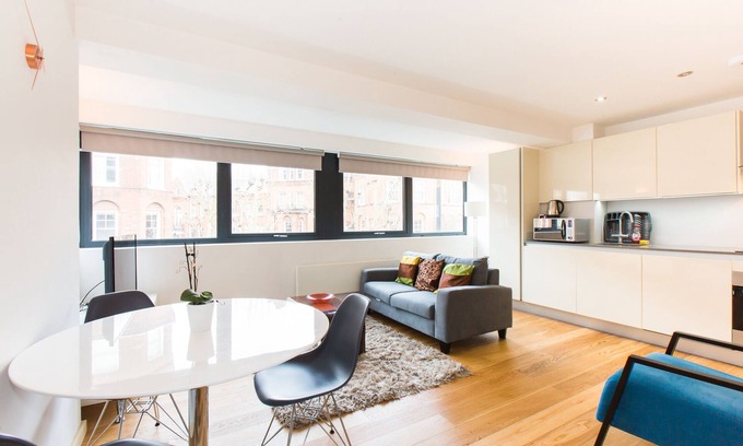 West Kensington Apartment | Spacious 1 Bedroom Apartment in Kensington - A3