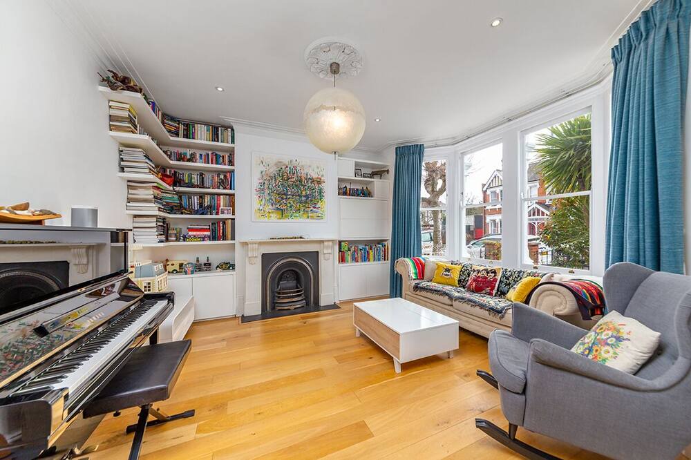 Photo of Livingroom in Redbridge
