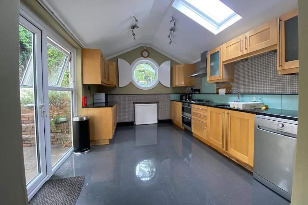Photo of Kitchen in Peninsula