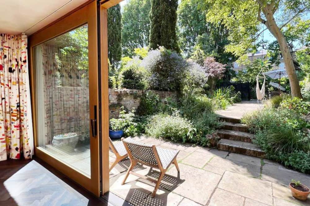 Photo of Outdoor in Hackney Central