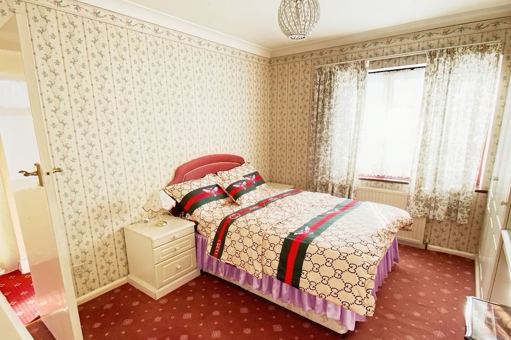 Photo of Bedroom in Longbridge