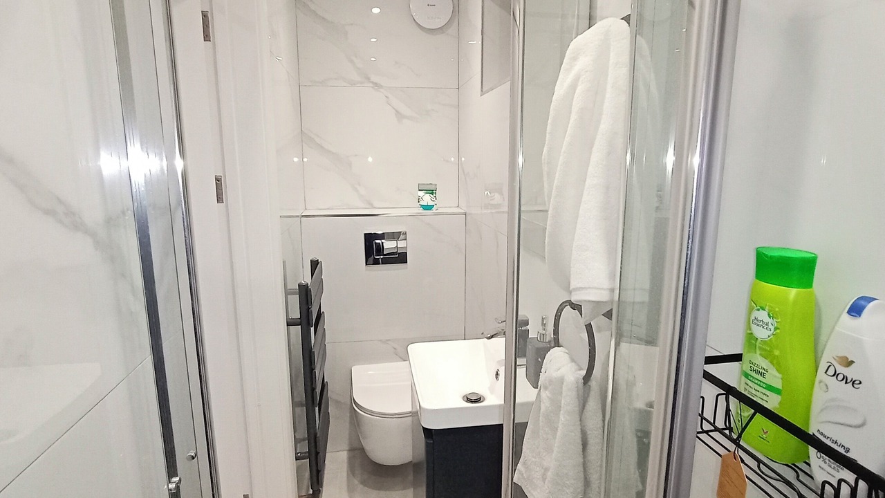 Photo of Bathroom in Roxbourne