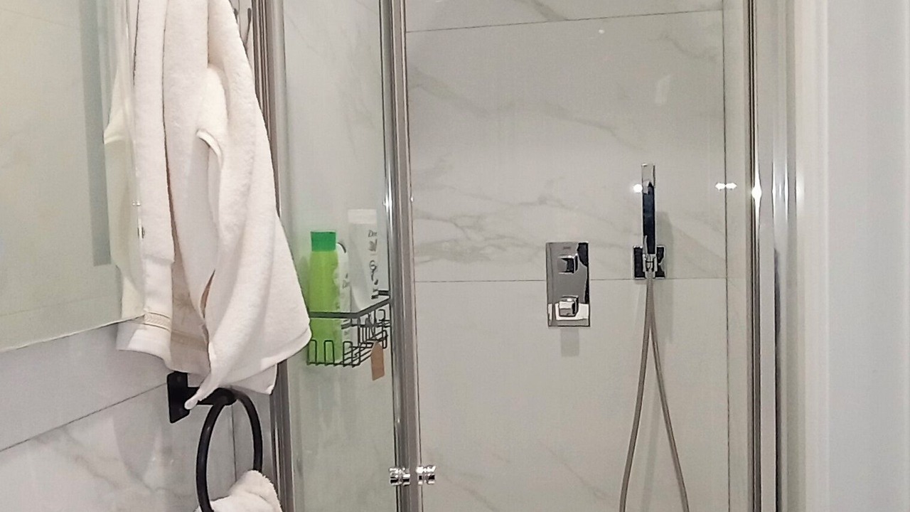 Photo of Bathroom in Roxbourne