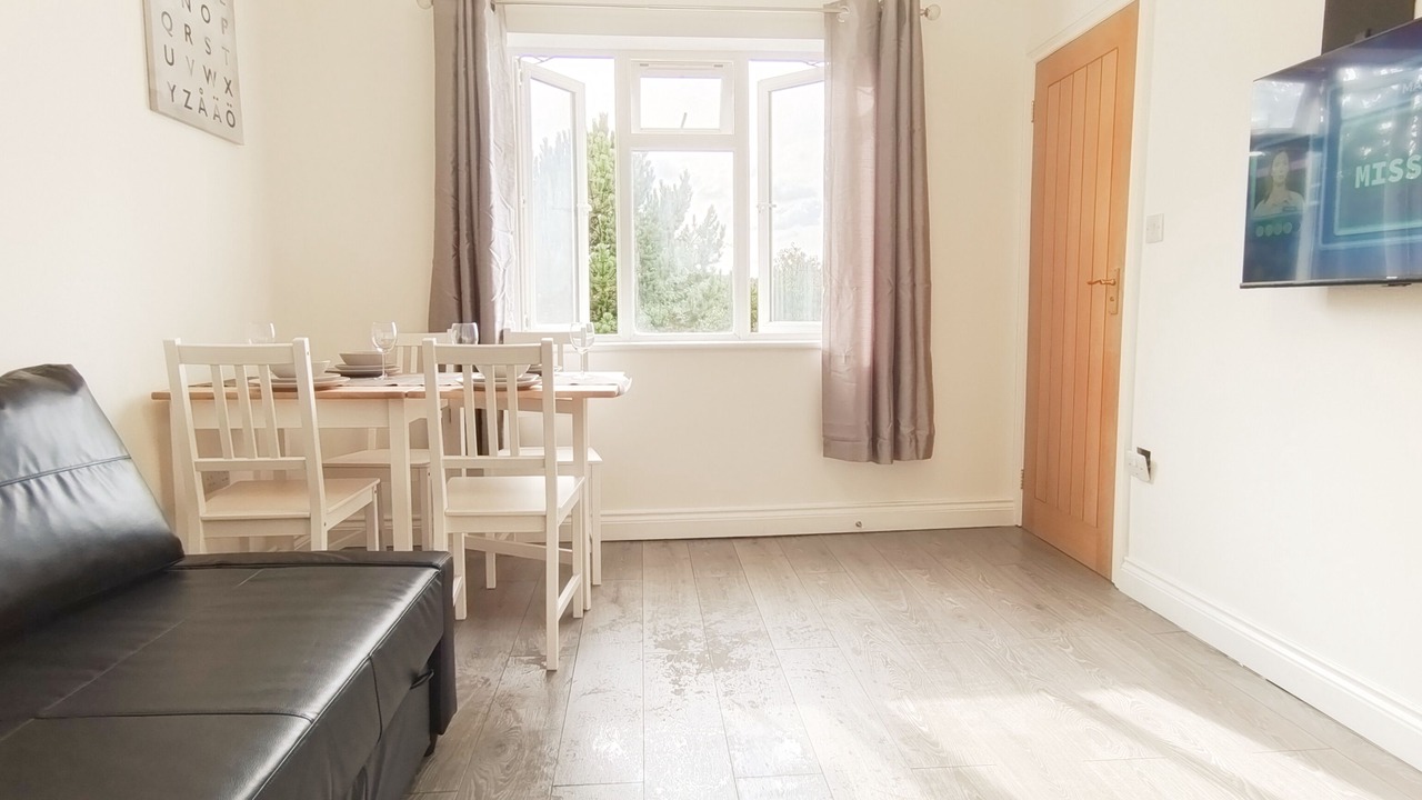 Photo of Livingroom in West Hendon