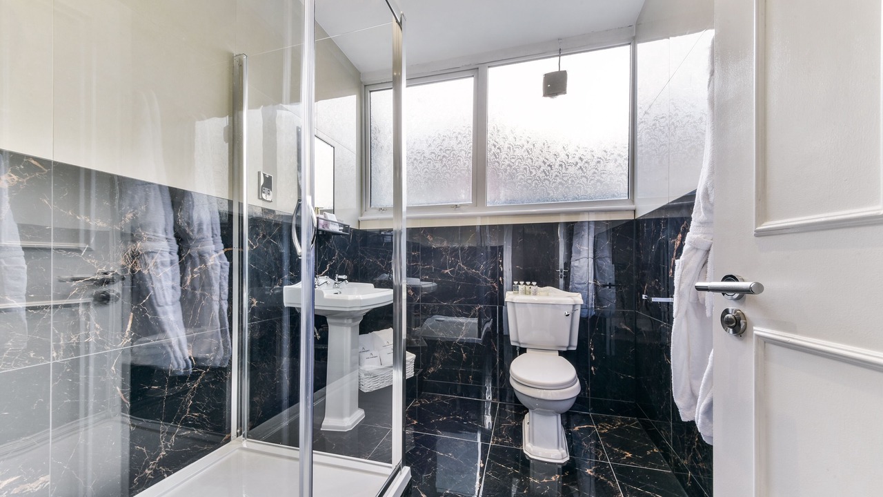 Photo of Bathroom in Farringdon