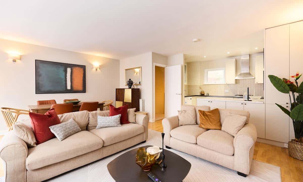 Photo of Livingroom in Tollington