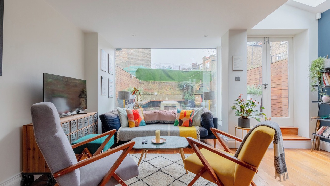 Photo of Livingroom in Golborne