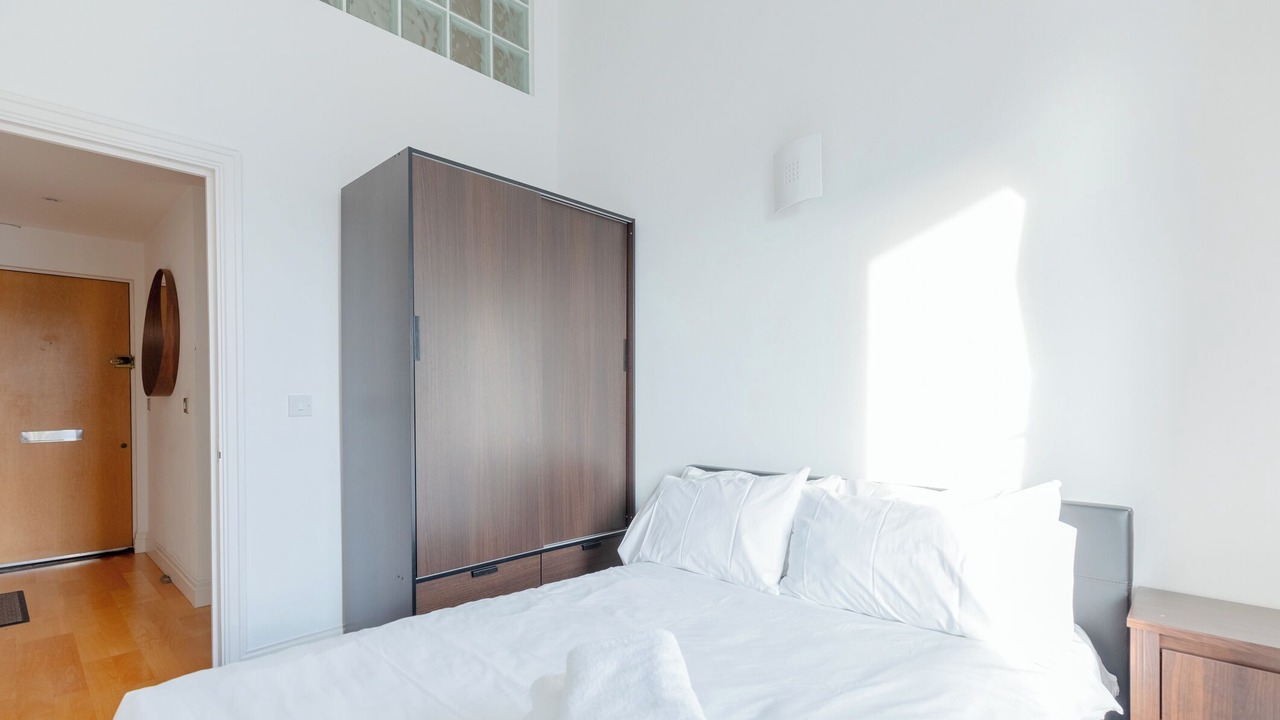 Photo of Bedroom in Island Gardens